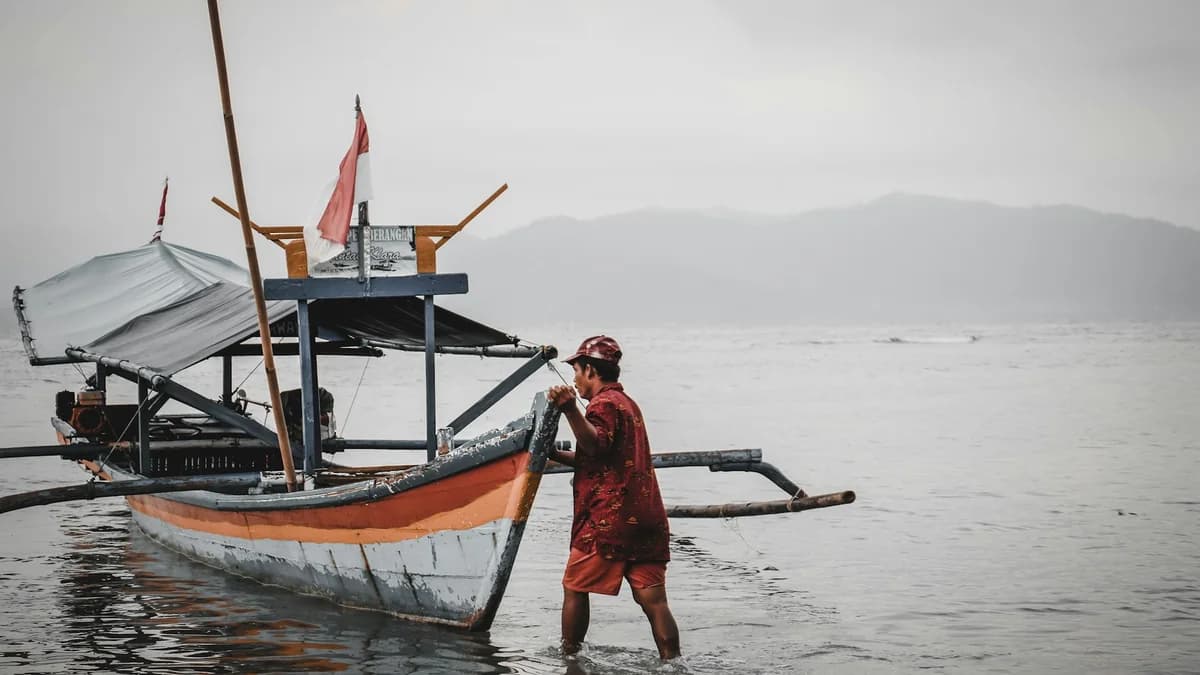 Ilustrasi perahu dan seorang warga di pantai