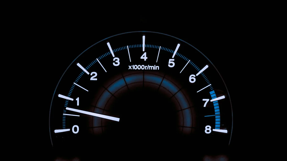 Ilustrasi tampilan takometer kendaraan
